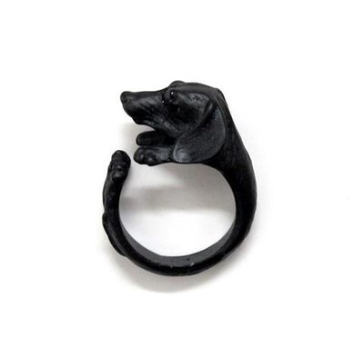 TECKEL RING | ZWART METAAL GEGOTEN